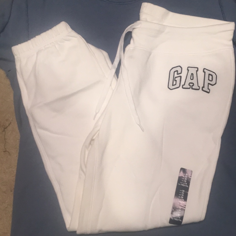 Gap NWT logo sweatpants!